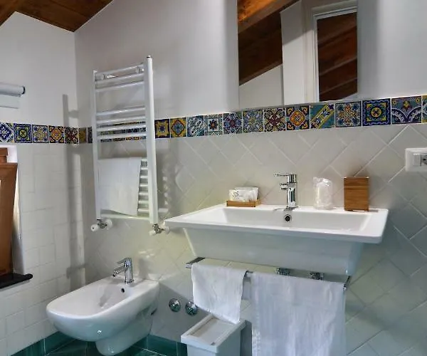 Songbird Bed & Breakfast 3*